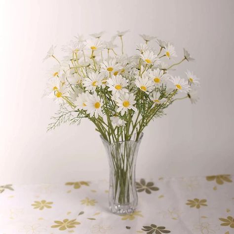 Daisy Flower Arrangements, Wedding Vase Centerpieces, Silk Bouquet, Daisy Wedding, Daisy Bouquet, Real Leaves, Silk Flowers Wedding, Outdoor Flowers, Small Bouquet