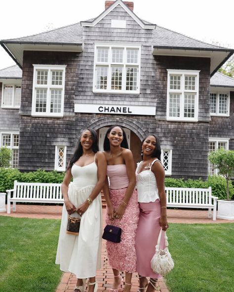 HAMPTONS DAY TRIP - IDS BY MM Hamptons Dinner Outfit, Hampton Outfits, Hamptons Trip, Marthas Vineyard Outfit, Melanie Marie, Hamptons Outfit, Girls Luggage, Black Girls Luxury Lifestyle, Hamptons Summer