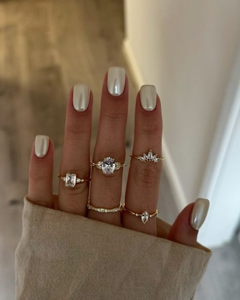 31 Cute Chrome Nails Designs for a Trendy Manicure Chrome Nails Silver, Ongles Beiges, White Chrome Nails, Spring Break Nails, Chrome Nail Art, Chrome Nails Designs, Squoval Nails, Broken Nails, Chrome Nail