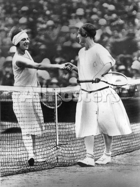 Tennis Artwork, Suzanne Lenglen, Tennis Nets, Tennis Posters, Photo Women, Drive In Movie Theater, Tennis Photos, Tennis Party, Wimbledon Tennis