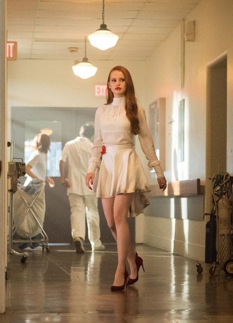 'Riverdale' Has the Best Fashiony Halloween Costumes Since 'Gossip Girl' Riverdale Season 2, Sabrina Spellman Style, Cheryl Blossom Aesthetic, Cheryl Style, Riverdale Fashion, Cheryl Blossom Riverdale, Riverdale Cheryl, Cheryl Blossom, Fashion Tv