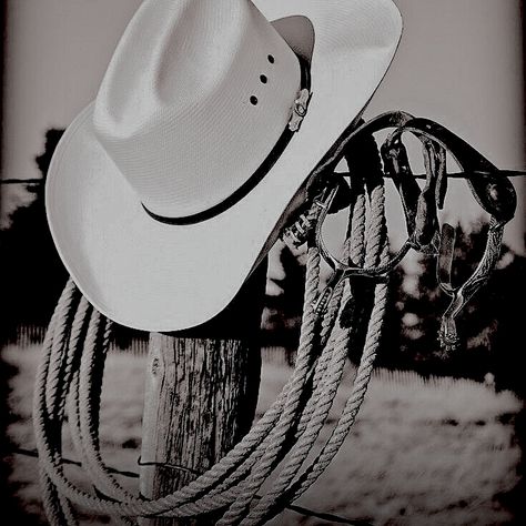 Black And White Cowboy Photography, Black And White Cowboy Aesthetic, White Cowboy Hat Aesthetic, Black And White Country Aesthetic, Cowboy Asethic, Cowboy Hat Photography, Western Asethic, Entry Pictures, Western Grunge Style