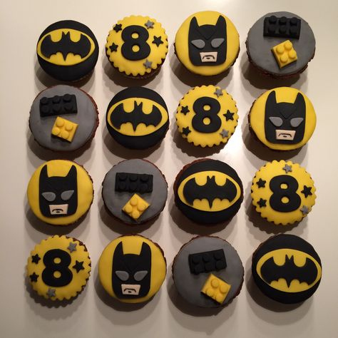 Batman Birthday Cupcakes, Batman Mini Cake, Batman Cupcakes Ideas, Batman Cupcake Cake, Batman Themed Birthday Party, Batman Cupcakes, Batman Birthday Cakes, Construction Birthday Cake, Oreo Treats