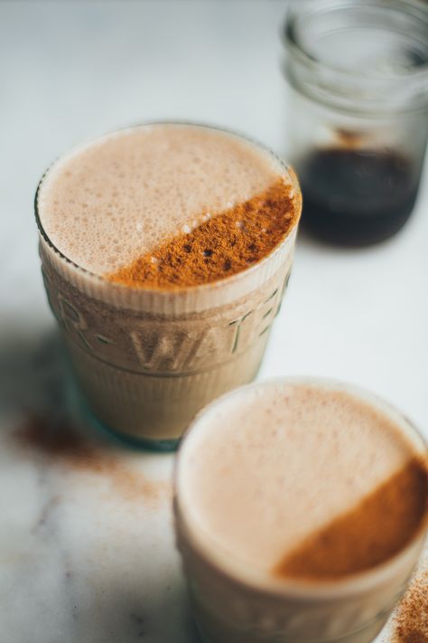 Coffee Banana Smoothie, Healthy Afternoon Snacks, Pane Dolce, Banana Coffee, Smoothie Prep, Exotic Food, Brew Coffee, Banana Smoothie, Cold Brew Coffee