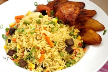 Now on @Fooducate:  Nigerian Jollof rice Recipes Using Coconut, Recipes Using Coconut Milk, Coconut Fried Rice, Nigerian Fried Rice, Fried Rice Recipes, Spicy Baked Chicken, Nigerian Recipes, Jollof Rice, Recipes With Few Ingredients