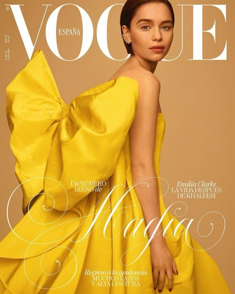 Game of Thrones Star Emilia Clarke Covers May Issue of Vogue Spain Vogue Vintage, Vogue Magazine Covers, Magazine Vogue, Chanel Resort, Valentino Haute Couture, Fashion Magazine Cover, Vogue Spain, V Magazine, Fashion Cover