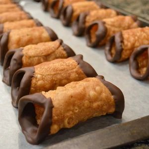 Homemade Italian Cannolis | Recipe Chocolate Cannoli Recipe, Canolis Recipe, Cannoli Recipe Easy, Mini Pineapple Upside Down Cakes, Italian Cannoli, Italian Biscuits, Cannoli Shells, Cannoli Filling, Ricotta Filling