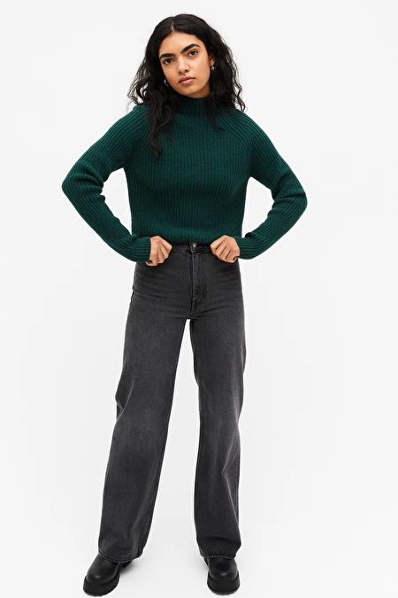 Ribbed knit turtleneck sweater - Dark green - Jumpers - Monki GB Classic Turtleneck, Sweaters Knitted, Green Jumpers, Green Knit Sweater, Knitted Cardigans, Knitted Dresses, Chunky Cable Knit, Different World, Chunky Sweaters