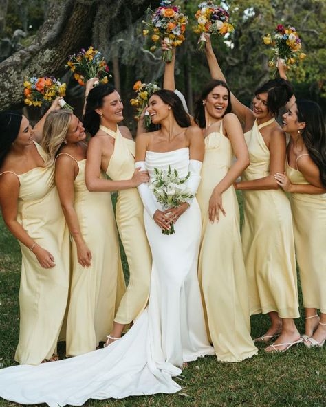 Pastel Yellow Bridesmaid Dresses, Light Yellow Weddings, Wedding Ideas 2024, Yellow Wedding Theme, Unique Themes, Dream Wedding Decorations, Yellow Bridesmaid Dresses, Yellow Bridesmaids, Creative Wedding Ideas