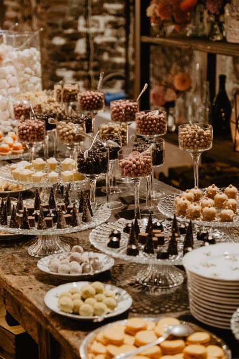 Wedding Food Display Buffet, Classy Wedding Food Ideas, Italian Dessert Wedding, Wedding Food Ideas Italian, Italian Desserts Wedding, Fairytale Wedding Food, Italian Wedding Cookie Table, Classic Wedding Food, Italian Dessert Bar