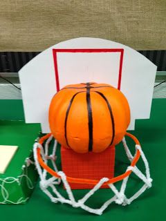 A basketball pumpkin!  Too cute. Basketball Pumpkin, Pumpkin Decorating Diy, Halloween Pumpkin Crafts, Creative Pumpkin Decorating, Pumpkin Carving Contest, Pumpkin Decorating Contest, No Carve Pumpkin Decorating, Pumpkin Contest, Pumpkin Activities