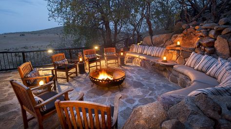 Bush Lodge Design, Lodge Decor Living Room, Safari Lodge Decor, Lodges South Africa, African Safari Lodge, South Africa Vacation, Lodge Aesthetic, Outdoor Fire Pit Seating, Luxury African Safari