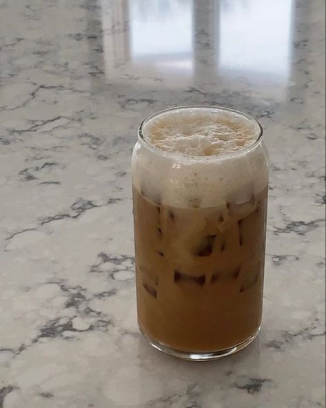 10 vasos que tu café helado necesita Iced Cappuccino Aesthetic, Coffee Asethics Pictures, Capuchino Coffee, Coffee Glass Aesthetic, Nespresso Aeroccino, Dunkin Donut, Iced Cappuccino, Coffee Board, Pretty Coffee