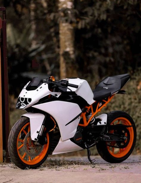 If you think that you haven’t found the best images of this ride yet that means you haven’t looked for it in the right place. You just need to visit our website for ktm RC 200 images. Ktm Images, Heavy Bike, Heavy Bikes, Dwarikadhish Hd Wallpaper, New Ktm, Rc 200, Beautiful Whatsapp Dp Images, Ktm Rc 200, Love Feeling Photos