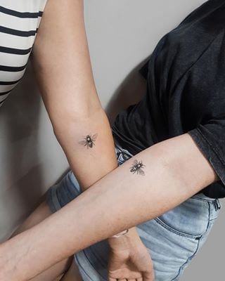 Bff Bee Tattoos, Friendship Bee Tattoos, Best Friend Bee Tattoos, Matching Bee Tattoos Best Friends, Bee Matching Tattoo, Matching Bee Tattoo, Matchy Tattoos Best Friends, Tiny Friend Tattoos, Mini Best Friend Tattoos