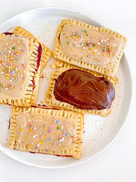 Grain free, sugar free POP TARTS — Realfoodology Strawberry Poptarts, Poptart Recipe, Einkorn Recipes, Cut Strawberries, Dessert Breakfast, Strawberry Frosting, Pop Tart, Monk Fruit, Strawberry Filling