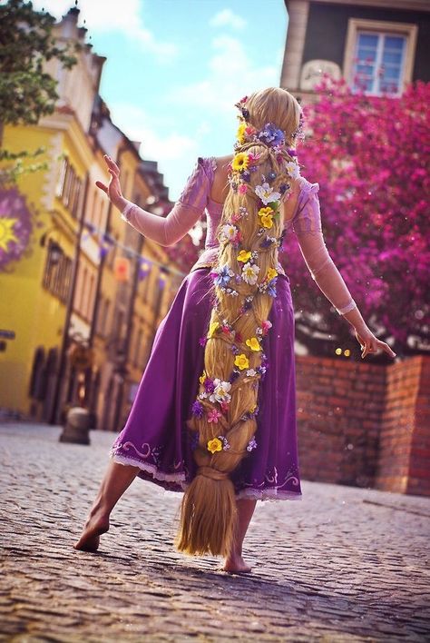 Disney Amor, Cosplay Disney, Rapunzel Cosplay, Belle Cosplay, Rapunzel Disney, Disney Face Characters, Disney Rapunzel, Disney Cosplay, Face Characters