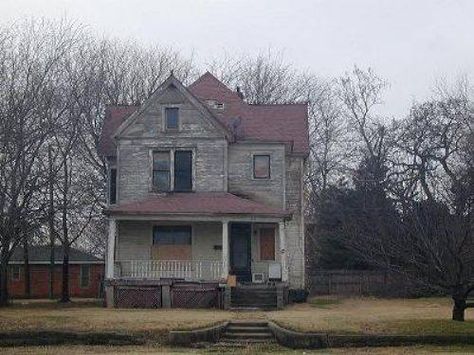 "Haunted House Sapulpa, Okalahoma " Haunted Oklahoma, Oklahoma Travel, Real Haunted Houses, Abandoned Homes, History Queen, Creepy Houses, Old Abandoned Houses, Spooky Places, Strange History