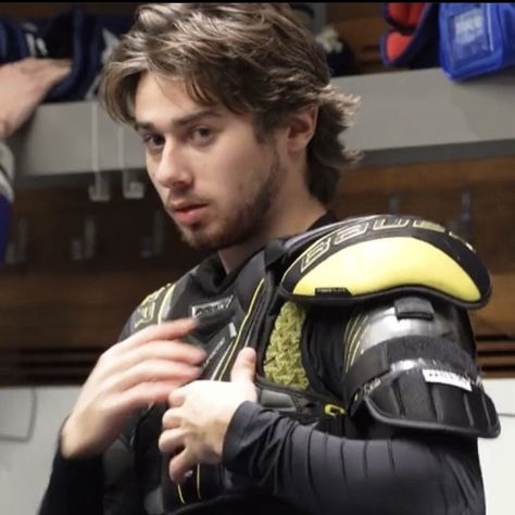 Middle Night, Hockey Drawing, Quinn Hughes, Hughes Brothers, Hockey Girlfriend, Hockey Boards, Hockey Memes, Hot Hockey Players, Oh Captain My Captain