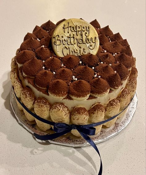 Decorated Tiramisu Cake, Round Tiramisu Cake, Tiramisu For Birthday, Tiramisu Birthday Cake Aesthetic, Fancy Tiramisu Presentation, Terimisu Cake Aesthetic, Tiramisu Bday Cake, Mini Tiramisu Cake, Birthday Tiramisu Cake