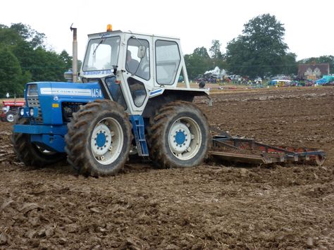 Ford County, Classic Tractor, Ford Tractors, New Holland Tractor, Old Tractors, Farm Machinery, Heavy Machinery, A Beast, New Holland