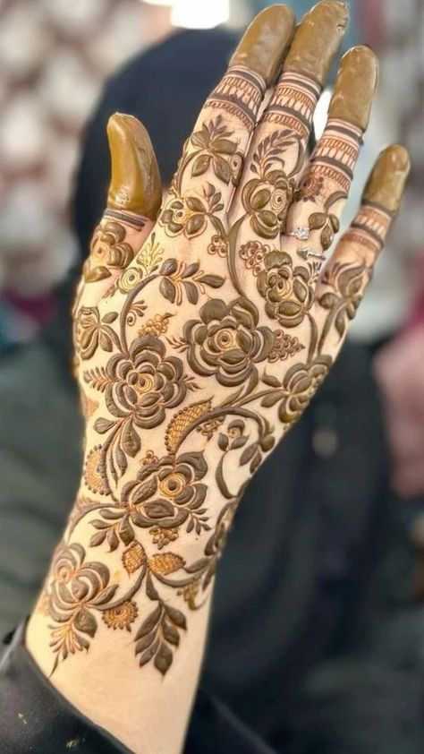 60+ Best Rose Mehndi Designs For Brides & Bridesmaids - ShaadiWish Elegant Mehndi Designs, Mehndi Designs For Brides, Mehedi Design, Mahendi Designs, Khafif Mehndi Design, Legs Mehndi Design, Rose Mehndi Designs, Very Simple Mehndi Designs, Simple Mehndi Designs Fingers