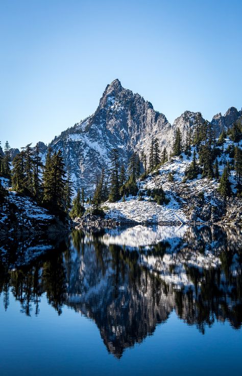 Daniel Plotts on flickr    Gem Lake and Snow Lake, Alpine Lakes Wilderness, WA. https://flic.kr/p/2d66p34 Hiking Washington, Washington Adventures, Snow Lake, Lake Washington, Alpine Lake, Beautiful Places In The World, Beautiful Scenery, Washington State, Winter Time