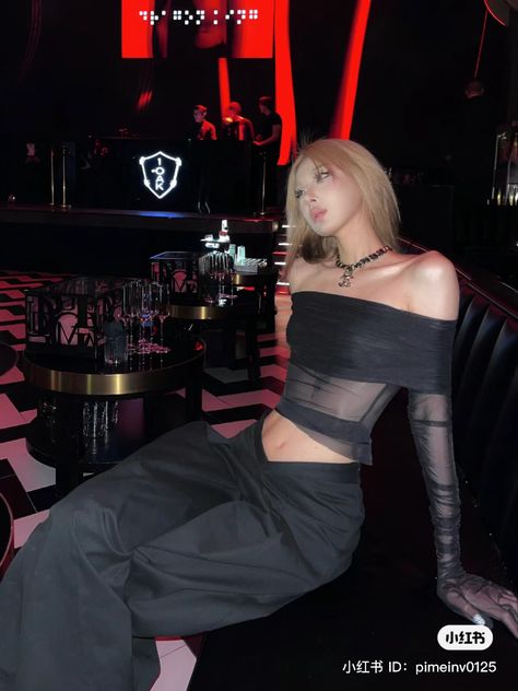 Black Top Club Outfit, Seoul Clubbing Outfit, Tokyo Club Outfit, Korean Clubbing Outfit, Korean Club Outfit Ulzzang Fashion, Ulzzang Fashion Street Styles, Korean Club Outfit, Ulzzang Poses, Club Poses