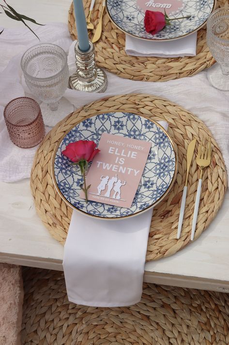 Mamma Mia Dancing, Mamma Mia Dancing Queen, Queen Decor, Mamma Mia Wedding, Themed Picnic, 17th Birthday Party Ideas, 17th Birthday Ideas, Sweet 17, 25th Birthday Parties