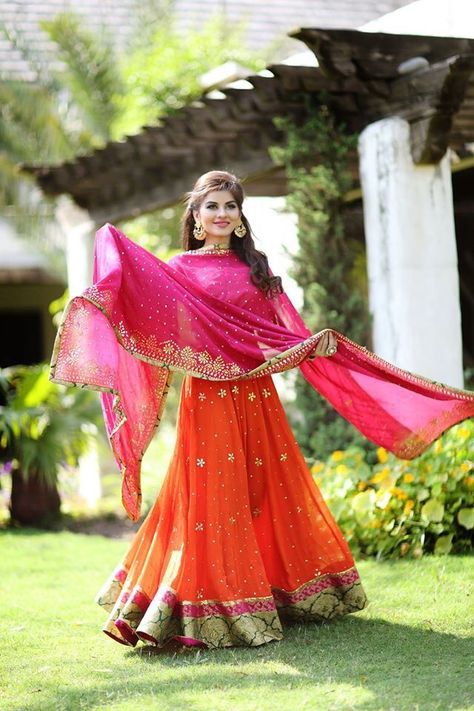 vibrant orange and pink #Lehenga, via @sunjayjk Kurti Styling, Orange Lehenga, Lehenga Saree Design, Estilo Hippy, Pink Lehenga, Pakistan Fashion, Ghagra Choli, Wedding Lehenga, Orange And Pink