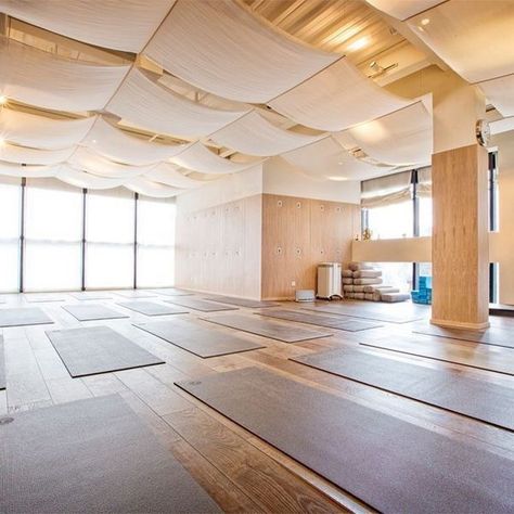 Yoga Studio Design Interiors, Yoga Studio Design Ideas, Studio Design Ideas, Yoga Studio Interior, Yoga Room Design, Home Yoga Room, Boutique Branding, Meditation Studio, Studio Pilates