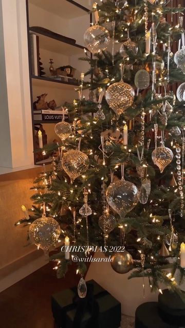 Natal Natural, Christmas Tree Inspo, Luxury Christmas Tree, Christmas Dreaming, Christmas Tree Decorating Themes, Crystal Christmas Tree, Elegant Christmas Trees, Christmas Tree Decorations Diy, Christmas Interiors