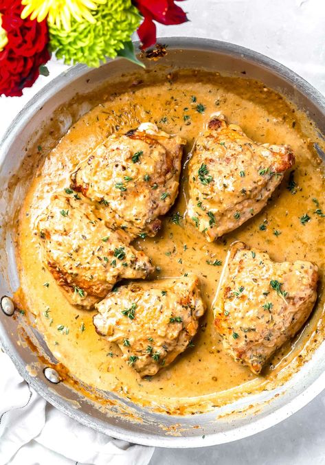 Creamy Mustard White Wine Chicken - Elegant Weeknight Chicken Dinner Weeknight Chicken Dinner, White Wine Recipes, Chicken Wine, White Wine Chicken, Wine Chicken, Weeknight Chicken, Mustard Chicken Recipes, Thyme Chicken, Cranberry Chicken