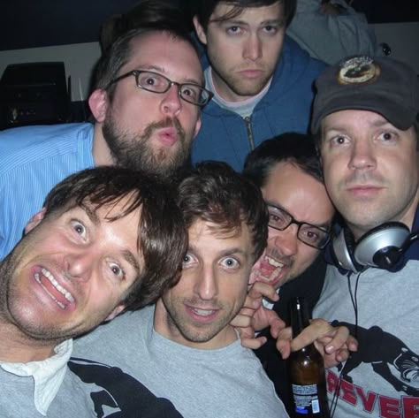 Snl Cast, Snl Cast Members, Late Night Show, Bill Hader, Jason Sudeikis, British People, Party Pictures, Feel Happy, Night Live