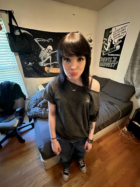 #emo #goth #aesthetic #grunge #baggyoutfits #girl #fashion Goth Tomboy, Grunge Skater Girl, Emo Girl Aesthetic, Emo Goth Aesthetic, Grunge Girl Aesthetic, Grunge Kids, Emo Teen, Grunge Skater, Elsie Silver