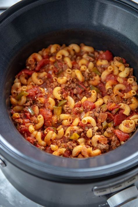 Slow Cooker Goulash Slow Cooker Goulash Recipes, Slow Cooker Goulash, Goulash Slow Cooker, Crockpot Goulash Recipe, Crockpot Goulash, Easy Goulash Recipes, Slow Cooker Ground Beef, Slow Cooker Pasta Recipes, Goulash Recipe