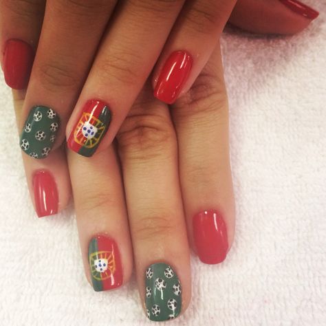 my portugal day nails Portugal Nails Art Designs, Portuguese Nails, World Cup Nails, Portugal Nails, Soccer Nails, Vacation Nail Designs, Ronaldo Portugal, Football Nails, Flag Nails