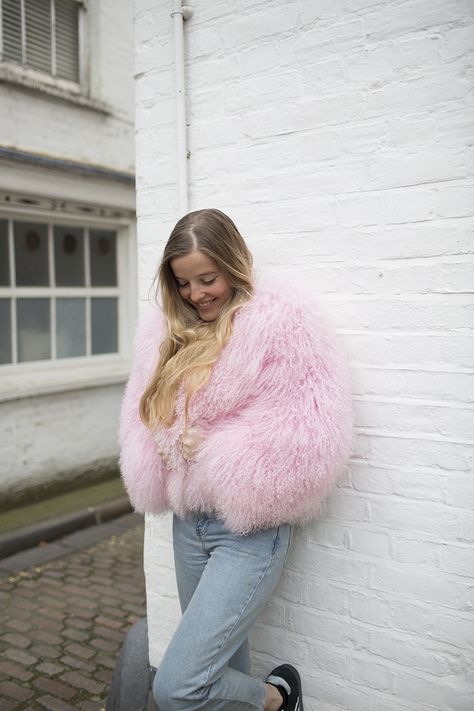 Fluffy Fur Jacket, Fluffy Coat Drawing, Fluffy Jacket Drawing, Pink Fur Coat Outfit, Fluffy Outfits, Fluffy Jacket Outfit, Pink Fluffy Jacket, Jacket Fluffy, College Assignment