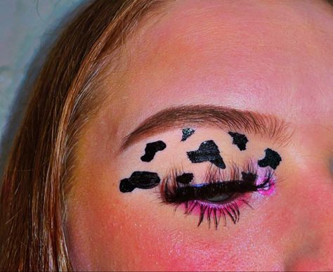 Easy Cow Makeup Halloween, Simple Cow Makeup, Cow Print Makeup Halloween, Halloween Cow Makeup Looks, Cow Halloween Makeup Look, Up Halloween Costumes, Cow Costume, Up Halloween, Eyeshadow Makeup