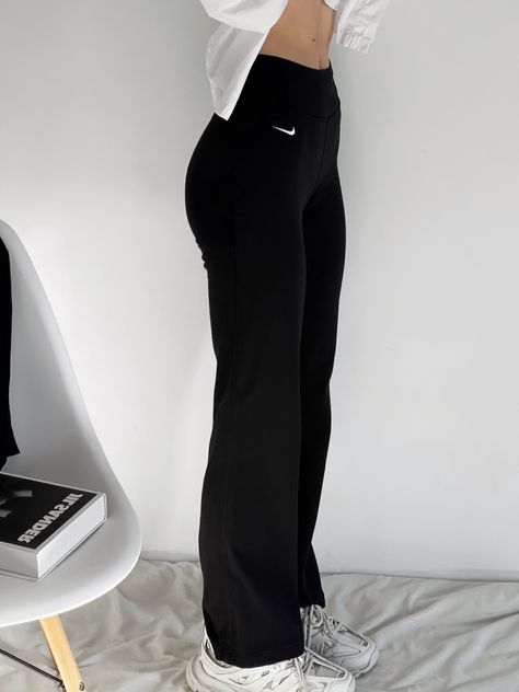 Gym Outfits Aesthetic Sweatpants, Pants For Women Fashion, Cute Gym Wear, Good Fashion Sense Aesthetic, Pretty Gym Outfits, Nike Dryfit Outfit, Graduation Outfit Inspiration, Excersise Outfits Women, Practice Outfits Aesthetic