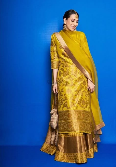 Sharara Designs, Karishma Kapoor, Karisma Kapoor, Punjabi Outfits, Indian Designer Suits, Salwar Kamiz, Indian Gowns Dresses, Traditional Indian Outfits, Kurti Designs Party Wear