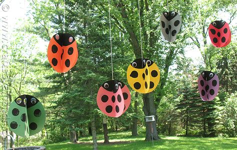 Swirling Twirling Ladybugs Ladybug Rocks, Insect Crafts, Ladybug Crafts, Bug Crafts, Ladybug Party, Summer Crafts For Kids, Crafty Kids, Family Crafts, Childrens Crafts