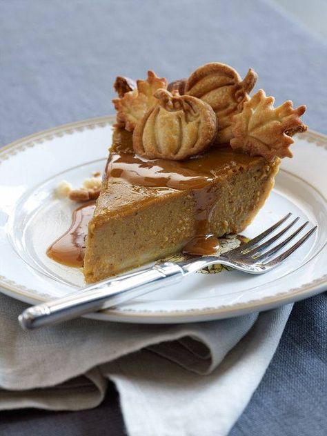 Thanking Pumpkin Pie Classic Pumpkin Pie Recipe, Classic Pumpkin Pie, Winter Cakes, Perfect Pumpkin Pie, Pie Crust Designs, Pumpkin Pies, Pie Crusts, Pumpkin Butter, Thanksgiving Pumpkin