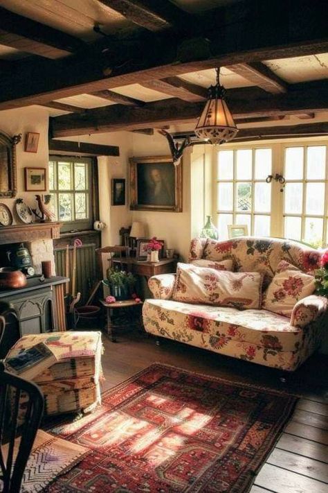 Country Cottage Living English Cottage Interiors Cozy, Cottage Lounge, English Cottage Interiors, Cottage Wall Decor, English Cottage Decor, Small Living Room Layout, Cottage Inspiration, Cottage Furniture, Cottage Living Rooms