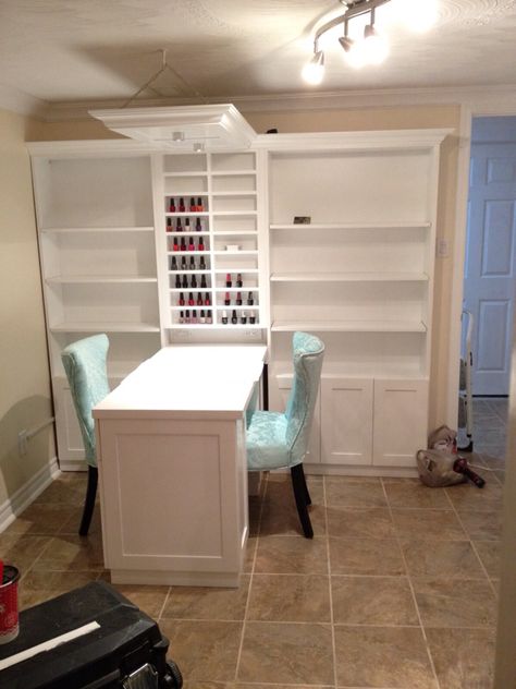 Manicure Table Nail Salon Ideas, Home Nail Salon Ideas, Nail Technician Room, Beauty Bar Salon, Nail Room Ideas, Nail Salon Furniture, Nail Station, Home Nail Salon, Nail Salon Decor