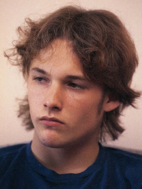 Male Face Pose Reference, 1980s Male Hairstyles, 80s Face Claims Male, Brad Renfro 90s, Angry Face Reference, 70s Boys, Brad Renfro, 80s Guys, 2000s Men