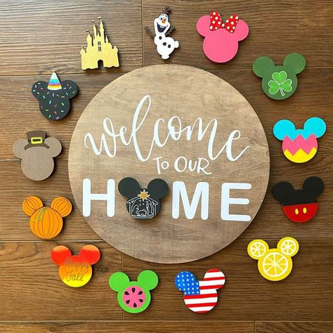 Cricut Patterns, Disney Kitchen Decor, Deco Disney, Casa Disney, Glowforge Projects, Gifts For Disney Lovers, Disney Diy Crafts, Disney Room Decor, Mouse Crafts