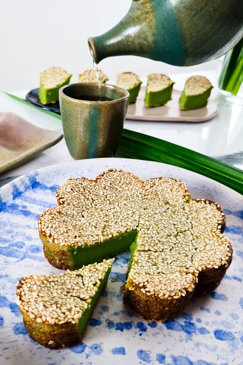 Kuih Bakar Pandan, Asian Treats, Malaysia Recipes, Plant Based Desserts, Chinese Recipes, Aesthetic Rooms, Egg Free, Vegan Baking, Sweets Recipes