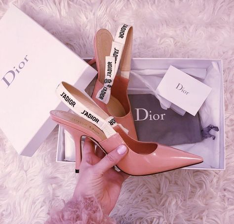 j'adior heels, j'adior lady dior heels, j'adior pink heels - #fancyheels #shoes #shoecollection #highend #highendfashion #fashion #highendheels #dior #designershoes Christian Dior Shoes, Designer Shoes Heels, Louis Vuitton Shoes Heels, Fancy Heels, Dr Shoes, Shotting Photo, Heels Outfits, Gucci Men Shoes, The Best Summer