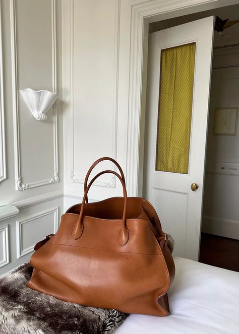 The Row Margaux Bag, Winter Outfit Ideas Aesthetic, Margaux Bag, The Row Bag, Stylish Leather Bags, Luxury Street Style, Outfit Ideas Aesthetic, Winter Fashion Trends, Fall Outfit Inspiration